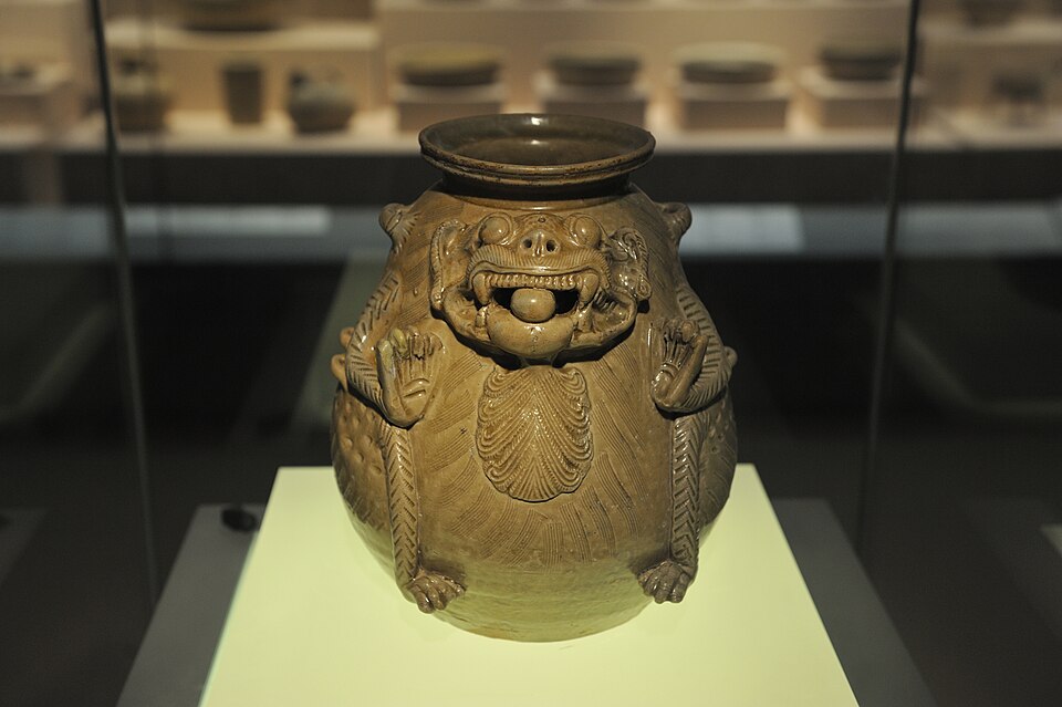 青釉神兽尊